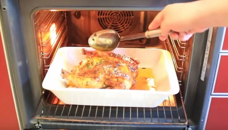 Курица в духовке запеченная целиком: 10 рецептов запекания курицы с хрустящей корочкой | mmysnry64wnxgn