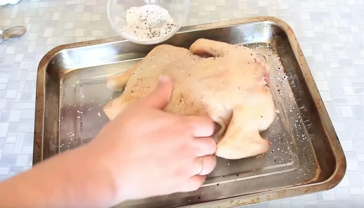 Курица в духовке запеченная целиком: 10 рецептов запекания курицы с хрустящей корочкой | msymsr46xngxn e1576064440867