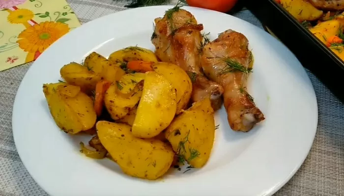 Курица с картошкой в духовке - 8 самых вкусных рецептов запекания | mudtudm64 gxn53