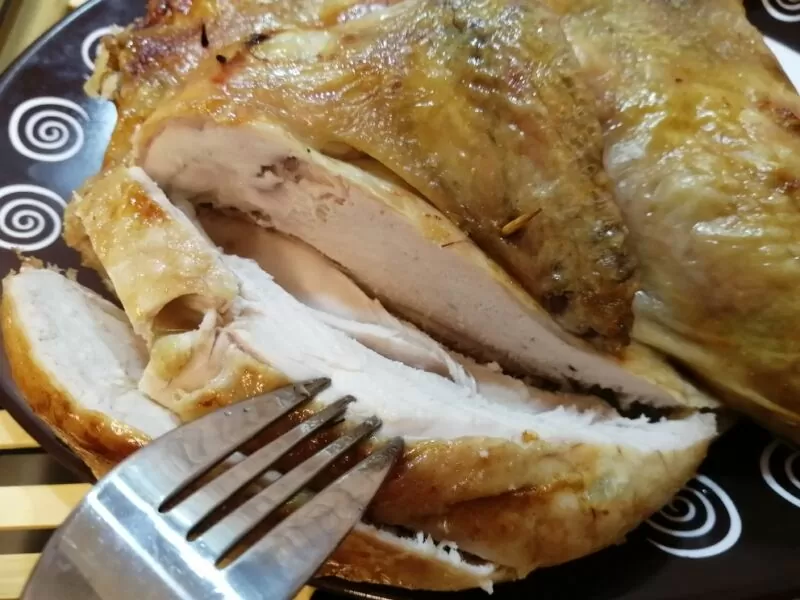 Курица в духовке на соли целиком с хрустящей корочкой | pervoe fto