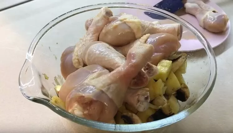 Курица с картошкой в духовке - 8 самых вкусных рецептов запекания | smry64 mmhmcc35 e1576259258391