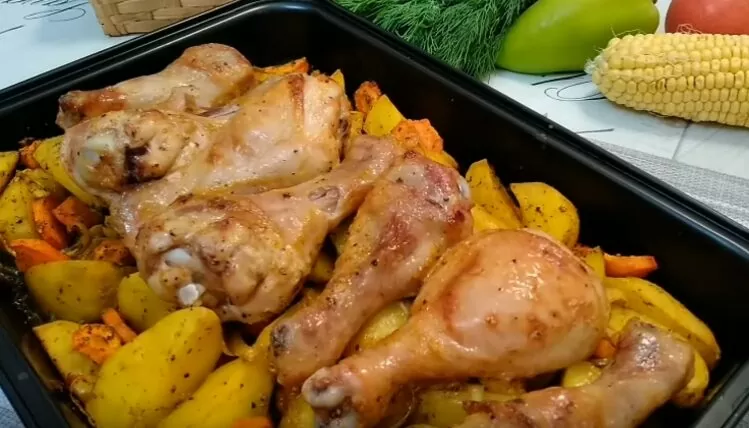 Курица с картошкой в духовке - 8 самых вкусных рецептов запекания | snrry64nxgnx e1576261663196
