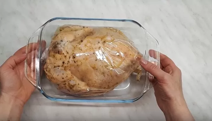 Курица в духовке запеченная целиком: 10 рецептов запекания курицы с хрустящей корочкой | snynsry64ngxng e1576085329649