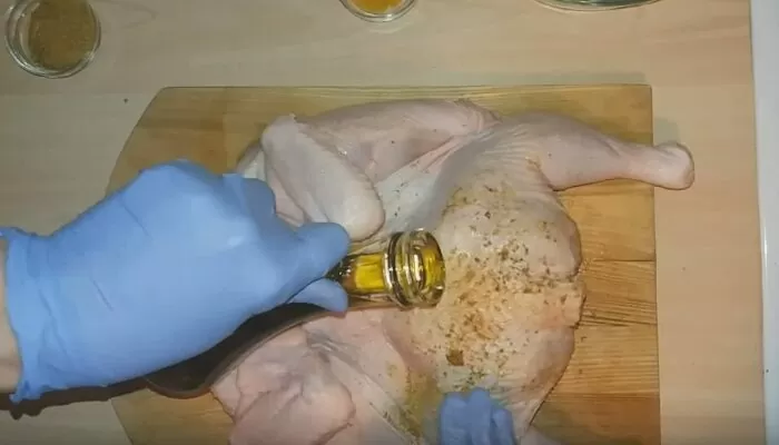 Курица в духовке запеченная целиком: 10 рецептов запекания курицы с хрустящей корочкой | tsmsy64nxgxn e1576080468630