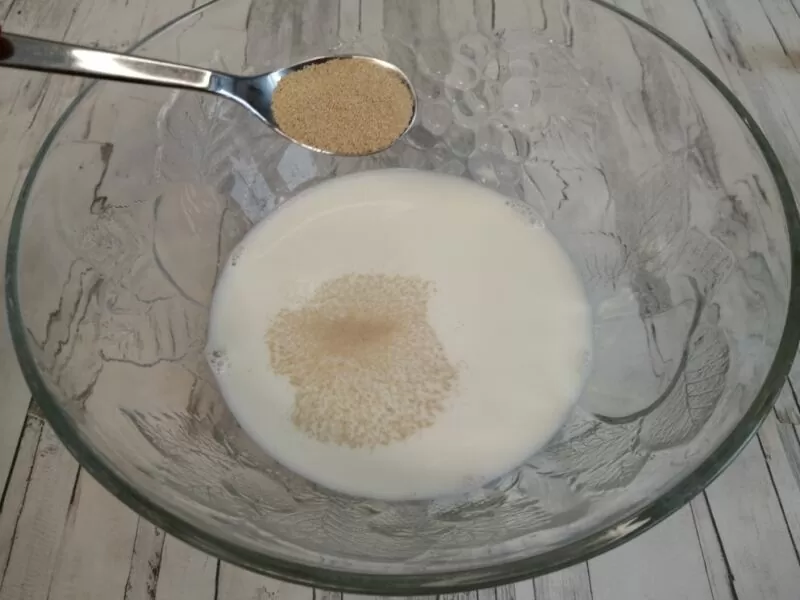 Булочки дрожжевые на молоке - получаются сладкие и пышные | moloko i drozzhi