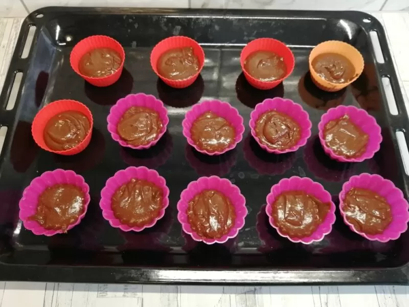Шоколадные кексы (маффины) в силиконовых формочках в духовке | raskladyvaem