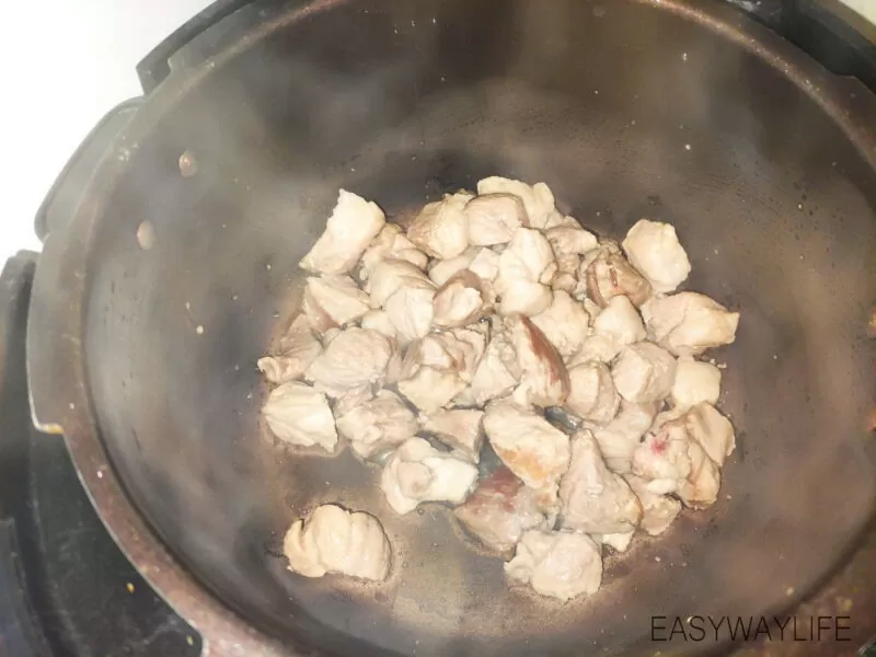 Подготовка продуктов для свинины в сметанном соусе рис 1