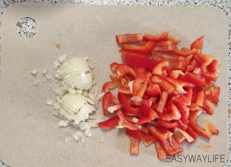 Подготовка овощей и тушение их вмете с мясом индейки рис 1