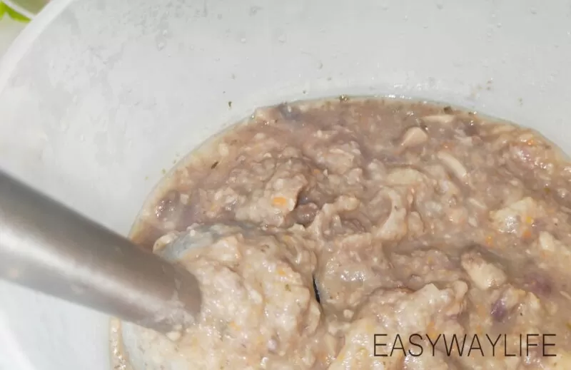 Смешивание продуктов для грибного супа пюре из шампиньонов рис 2