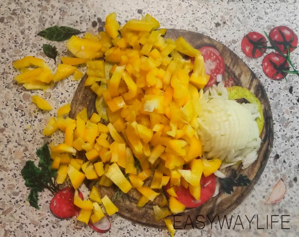 Подготовка - нарезка ингредиентов для макарон с овощами рис 2